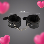 Черные наручники из эко-кожи с мехом (Цвет: черный)