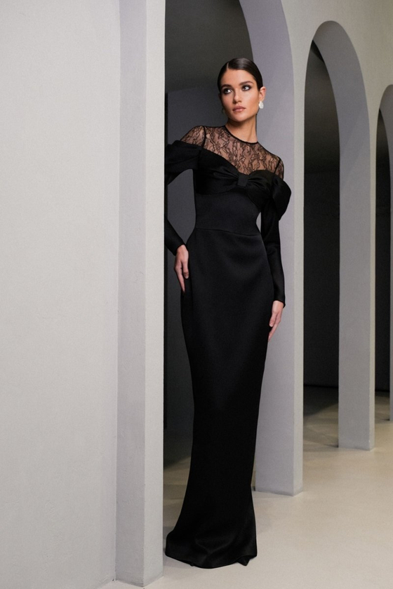 Платье макси из сатина и кружева с драпированными рукавами