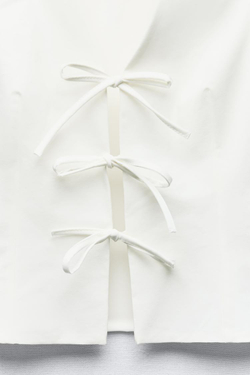 ZARA ТОП ОБЛЕГАЮЩЕГО КРОЯ С ЗАВЯЗКАМИ, ЖЕЛТОВАТО-БЕЛЫЙ