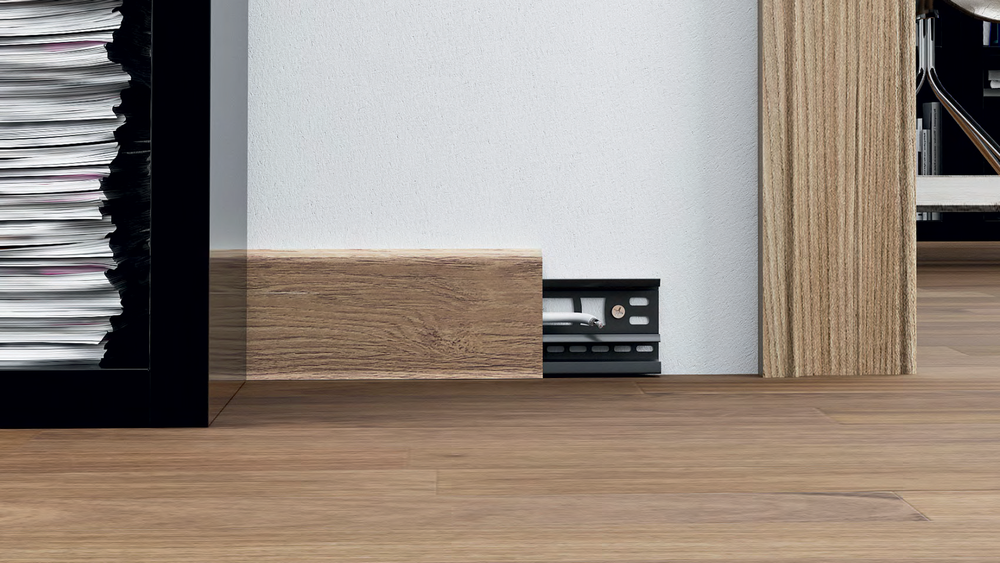 Плинтус Indo 12 темный дуб, 2500x70x26 мм