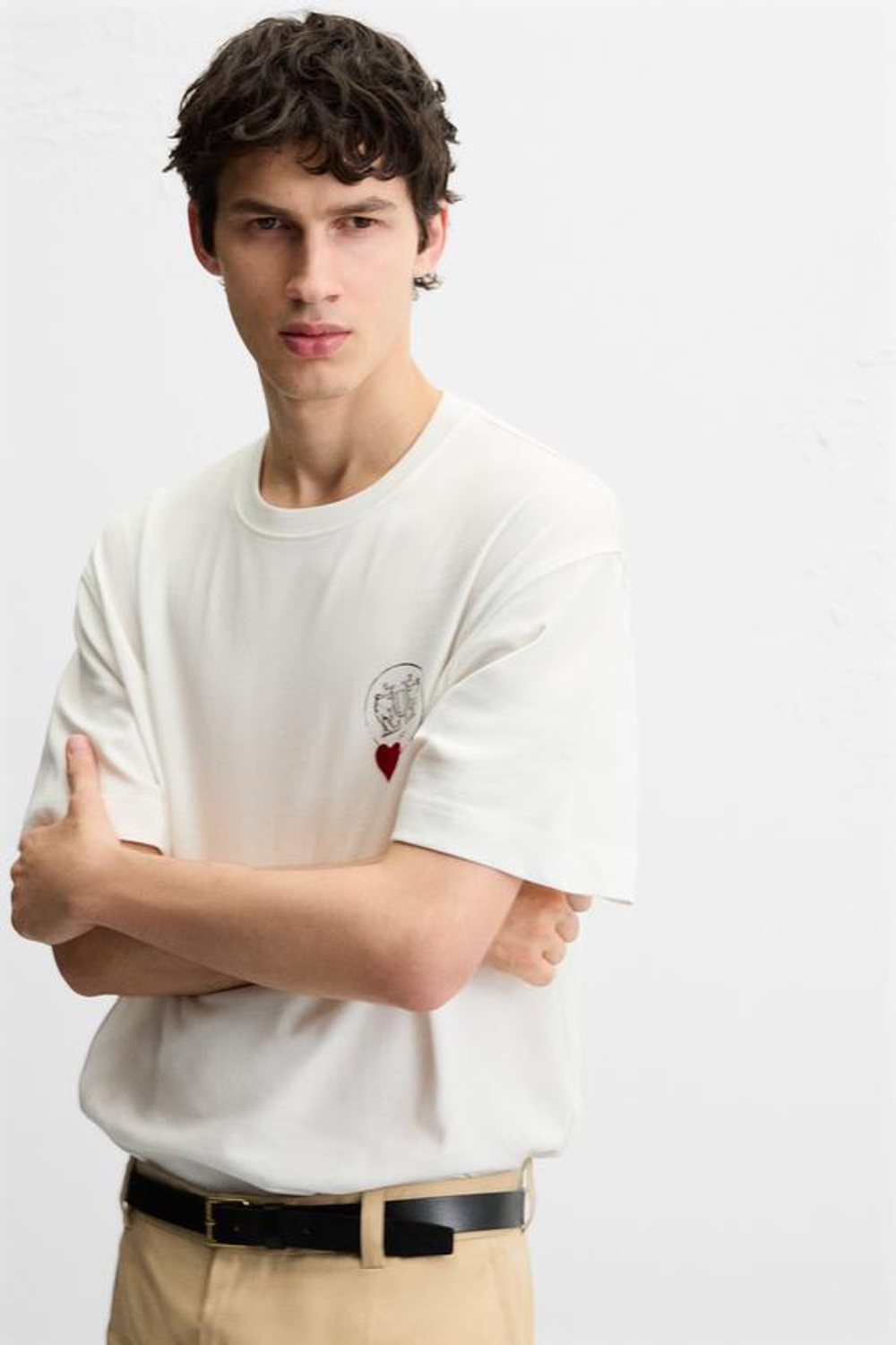 ZARA ФУТБОЛКА С ПРИНТОМ «СЕРДЕЧКИ», ЖЕЛТОВАТО-БЕЛЫЙ