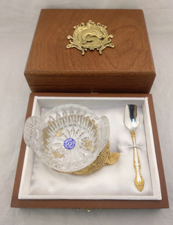 Икорница "Осетр" с ложечкой в  подарочном футляре