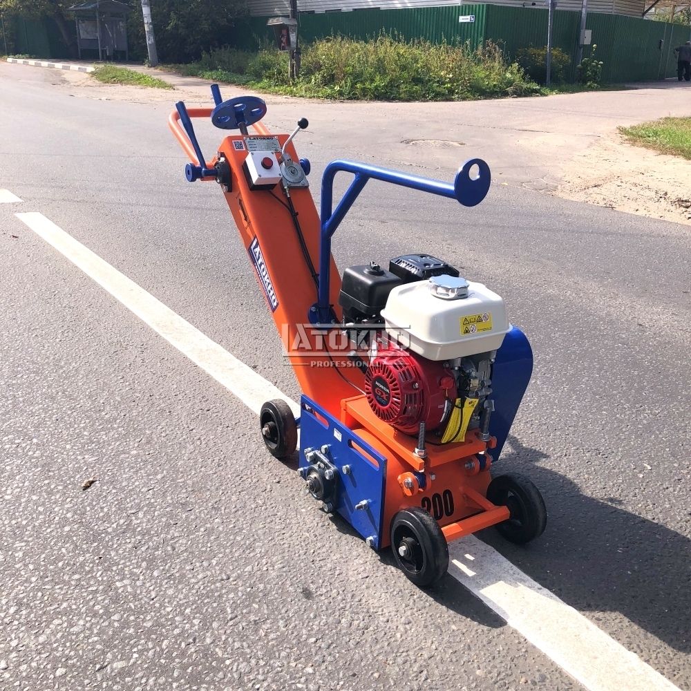 Демаркировочная машина LATOKHO DM 200 G бензиновая - ширина 200 мм