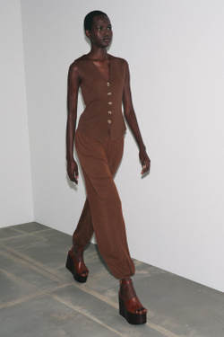 ZARA ОДНОТОННЫЙ ТРИКОТАЖНЫЙ ЖИЛЕТ, СВЕТЛО-КОРИЧНЕВЫЙ