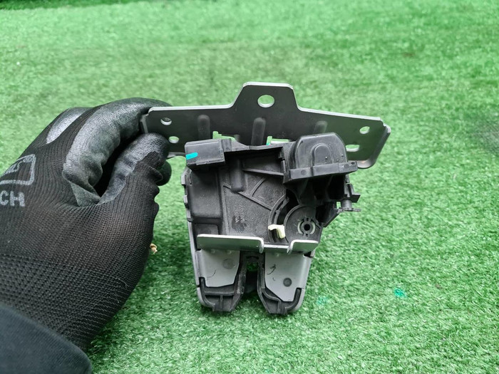 Замок крышки багажника Zeekr 001 (2021-н.в.)