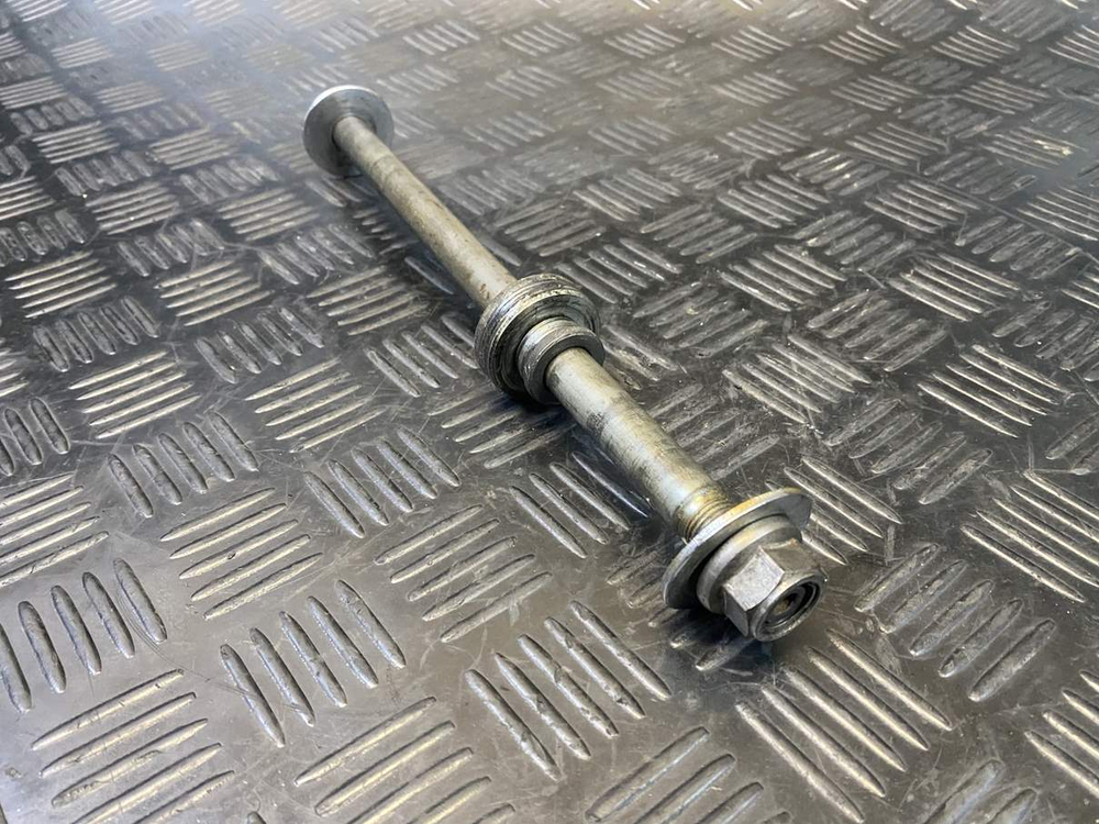 Ось заднего колеса Yamaha TDM850 RN03J 053985