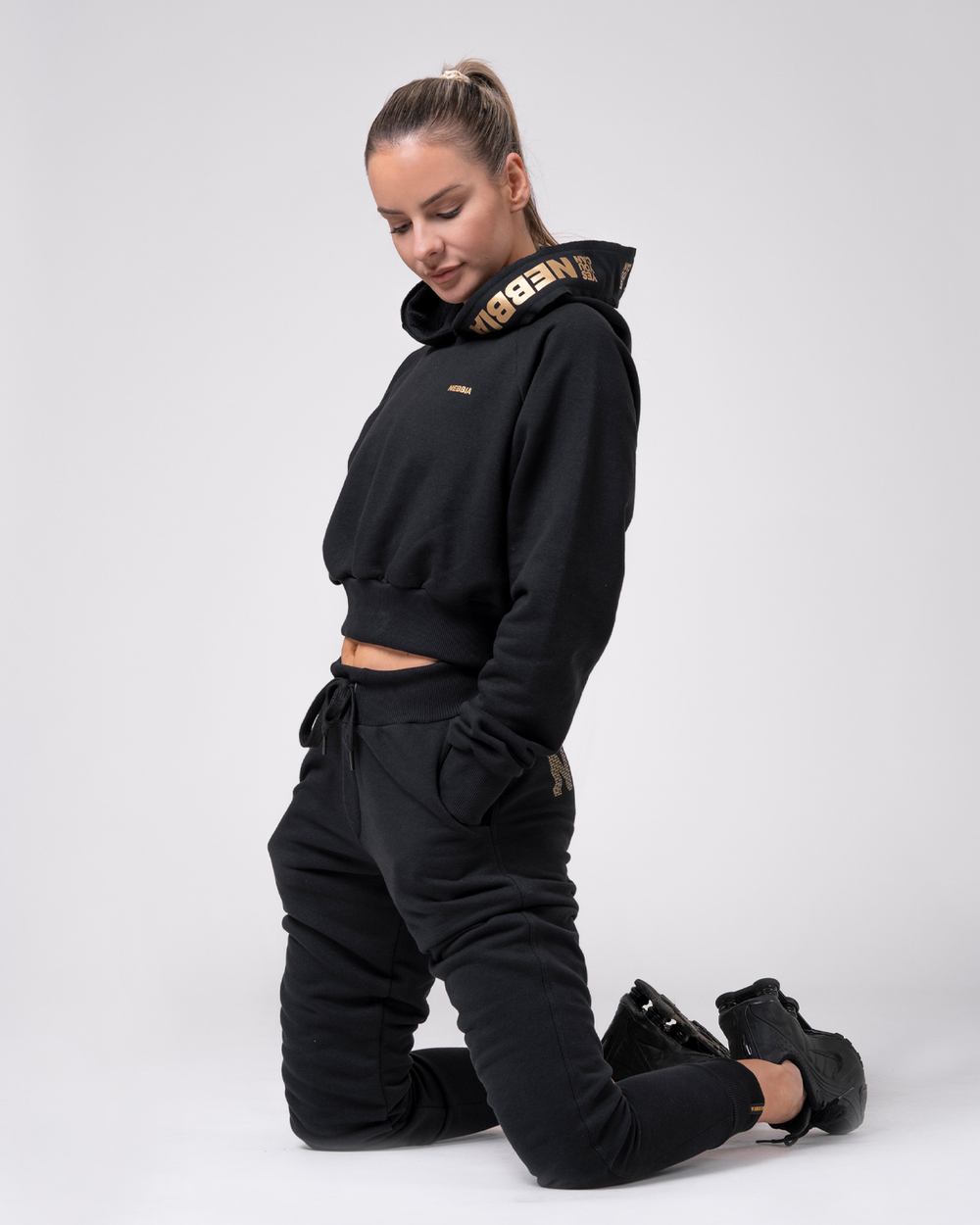 Брюки женские Nebbia 826 Sweatpants Gold Classic