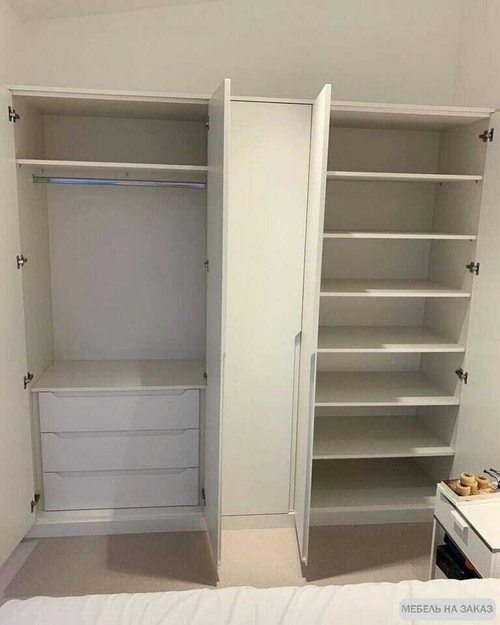 Шкаф с полками, ящиками и штангами