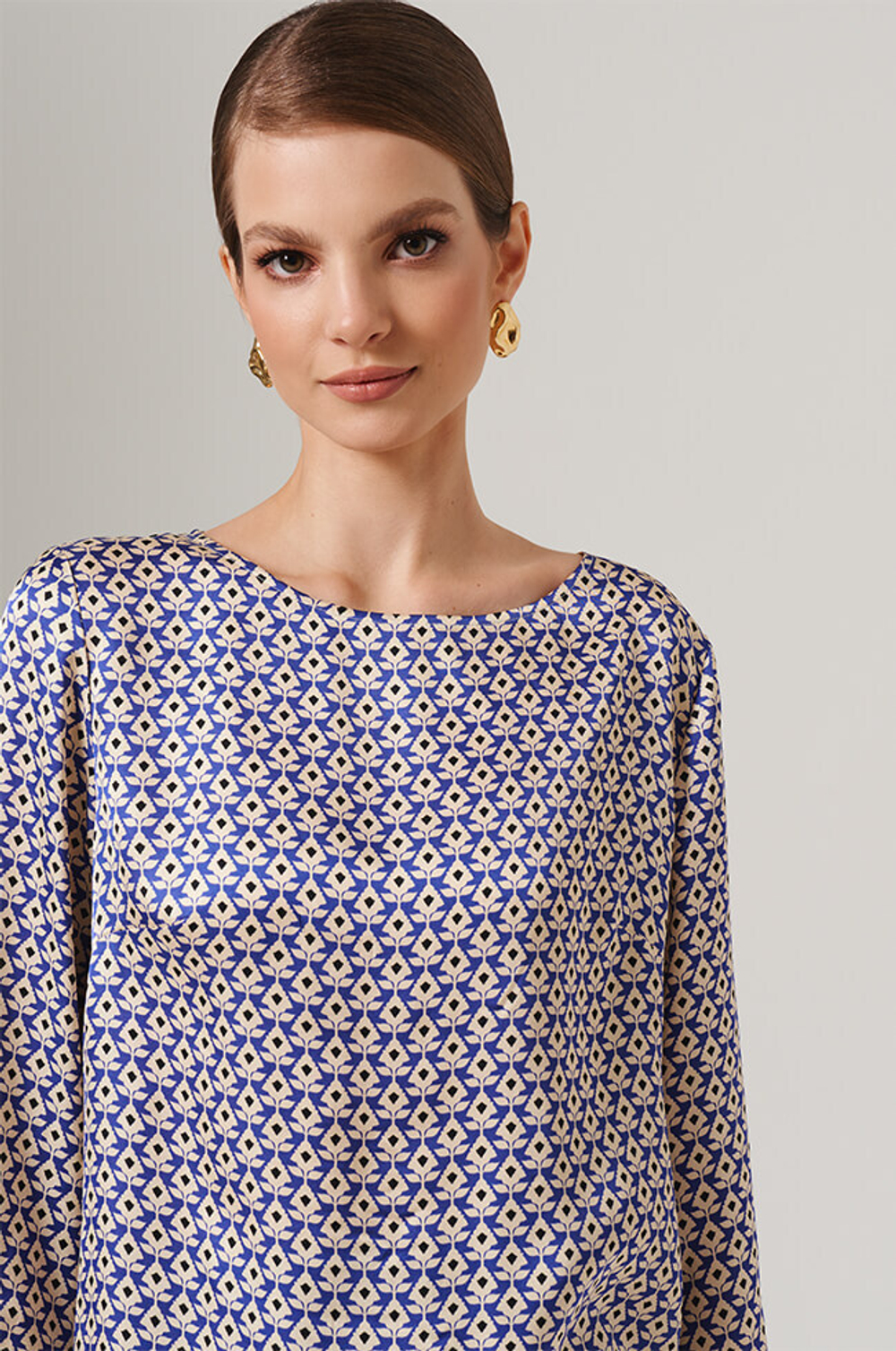 23137 Блузка женская (бежево-васильковый принт)