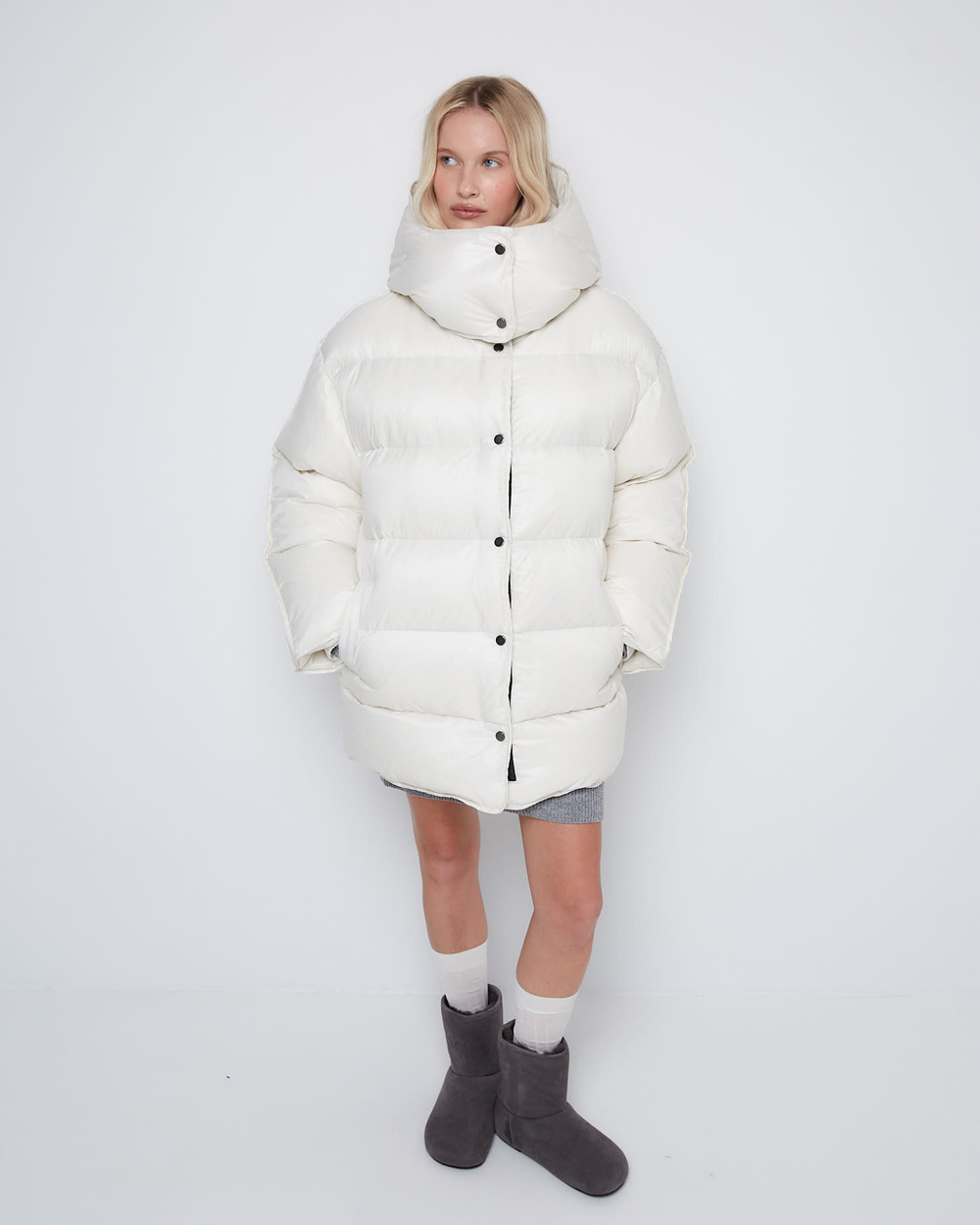 Пуховик со съемным капюшоном из нейлона Монклер молочный