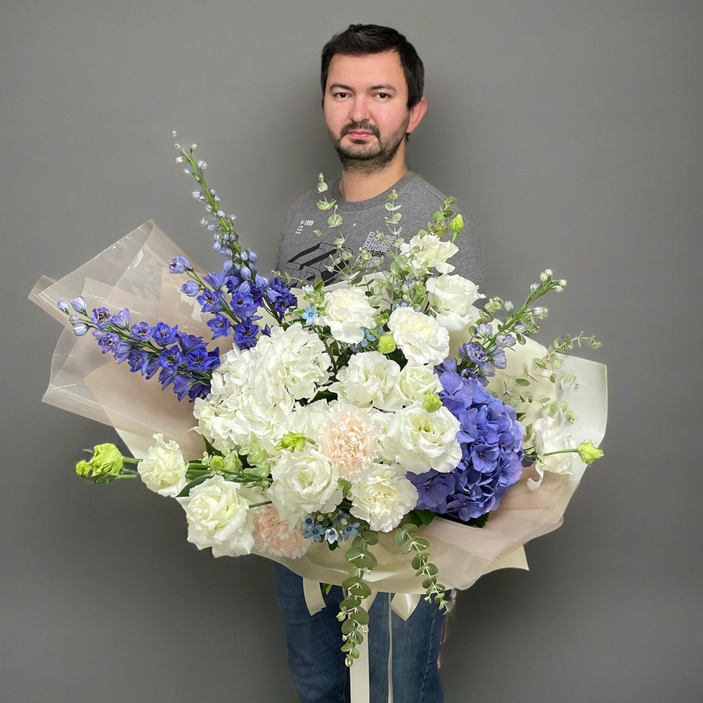 Букет цветов «Белый дельфин»