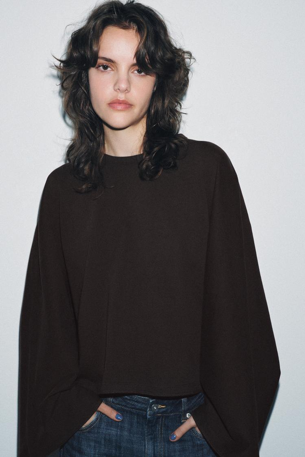 ZARA ФУТБОЛКА С РУКАВАМИ-КРЫЛЫШКАМИ, ШОКОЛАДНЫЙ