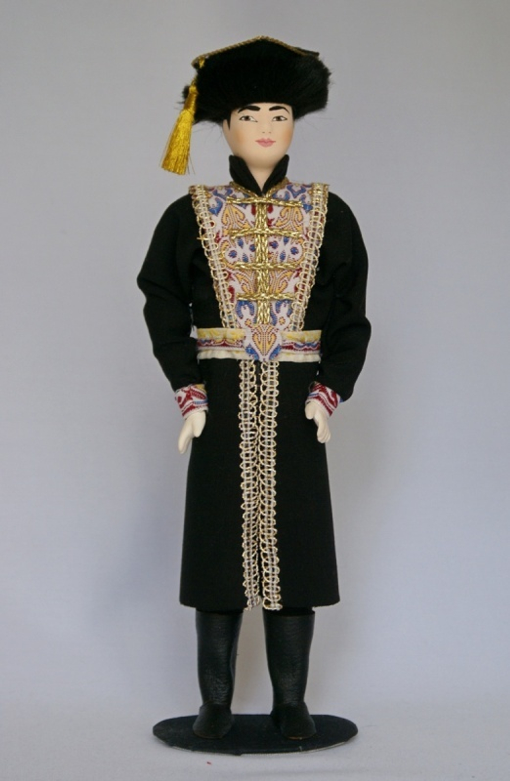 Кукла коллекционная в Калмыцком мужском костюме