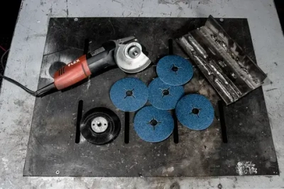 Фибровый шлифовальный круг по металлу DEBEVER 125 мм P60 (со шлицами), циркониевый корунд, 5 шт