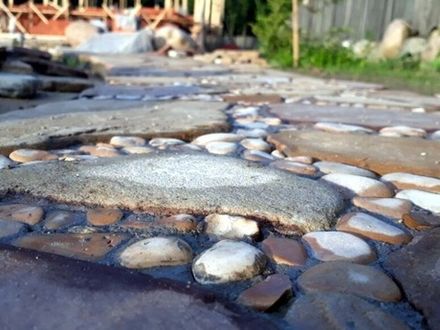 Paving of paths with stone and paving stones