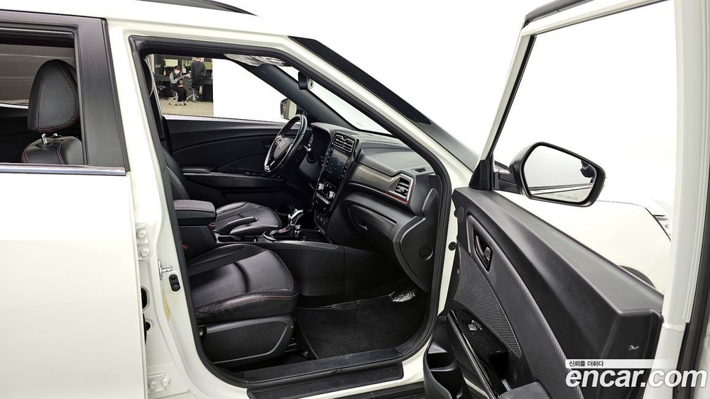 KG Mobility (Ssangyong) Very New Tivoli Бензин 1.5 2WD (11.2020)