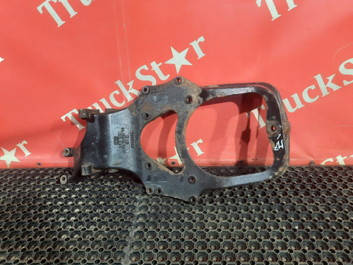 Кронштейн переднего амортизатора левый