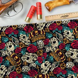 Ткань бифлекс кости, розы, бриллианты и короны на чёрном фоне