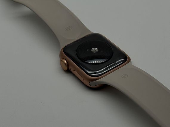 Apple Watch SE 40 Gold