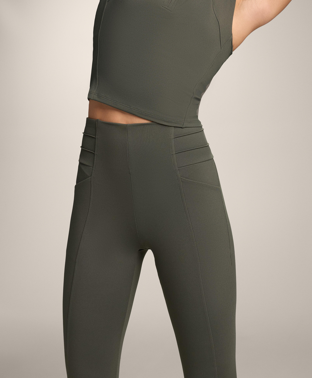 OYSHO Легинсы Evermove с высокой посадкой в ​​рубчик и длиной до щиколотки, темный хаки