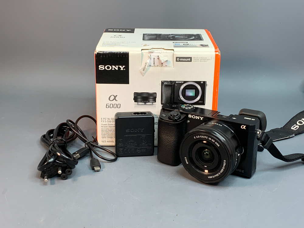 Sony A6000 kit 16-50mm 1.8 OSS 7.925 Кадров