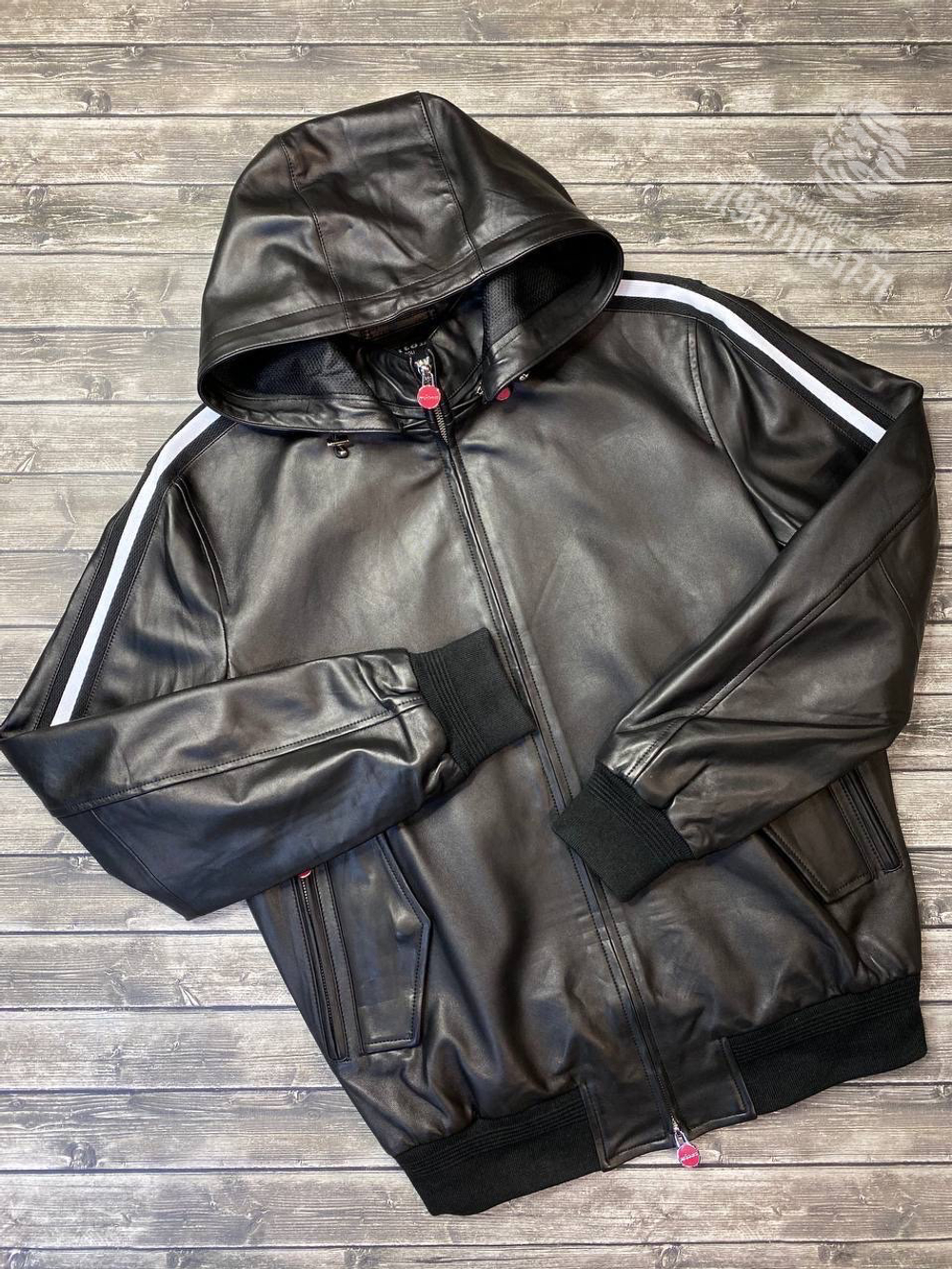 Кожаная куртка Kiton