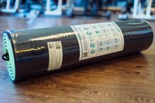 Коврик для йоги 10 мм двухслойный TPE черно-зеленый