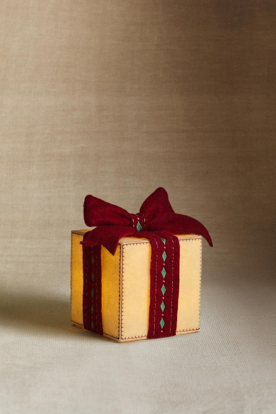 ZARA HOME СРЕДНИЙ СВЕТЯЩИЙСЯ НАПОЛЬНЫЙ РОЖДЕСТВЕНСКИЙ ПОДАРОК, ЖЕЛТОВАТО-БЕЛЫЙ