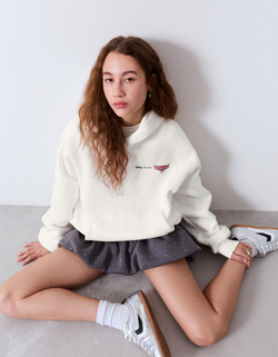 BERSHKA Толстовка с капюшоном и принтом Cars, экрю