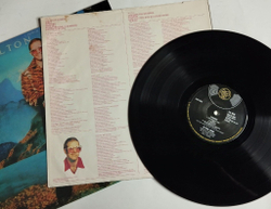 Винтажная виниловая пластинка LP Elton John Caribou (UK 1974)