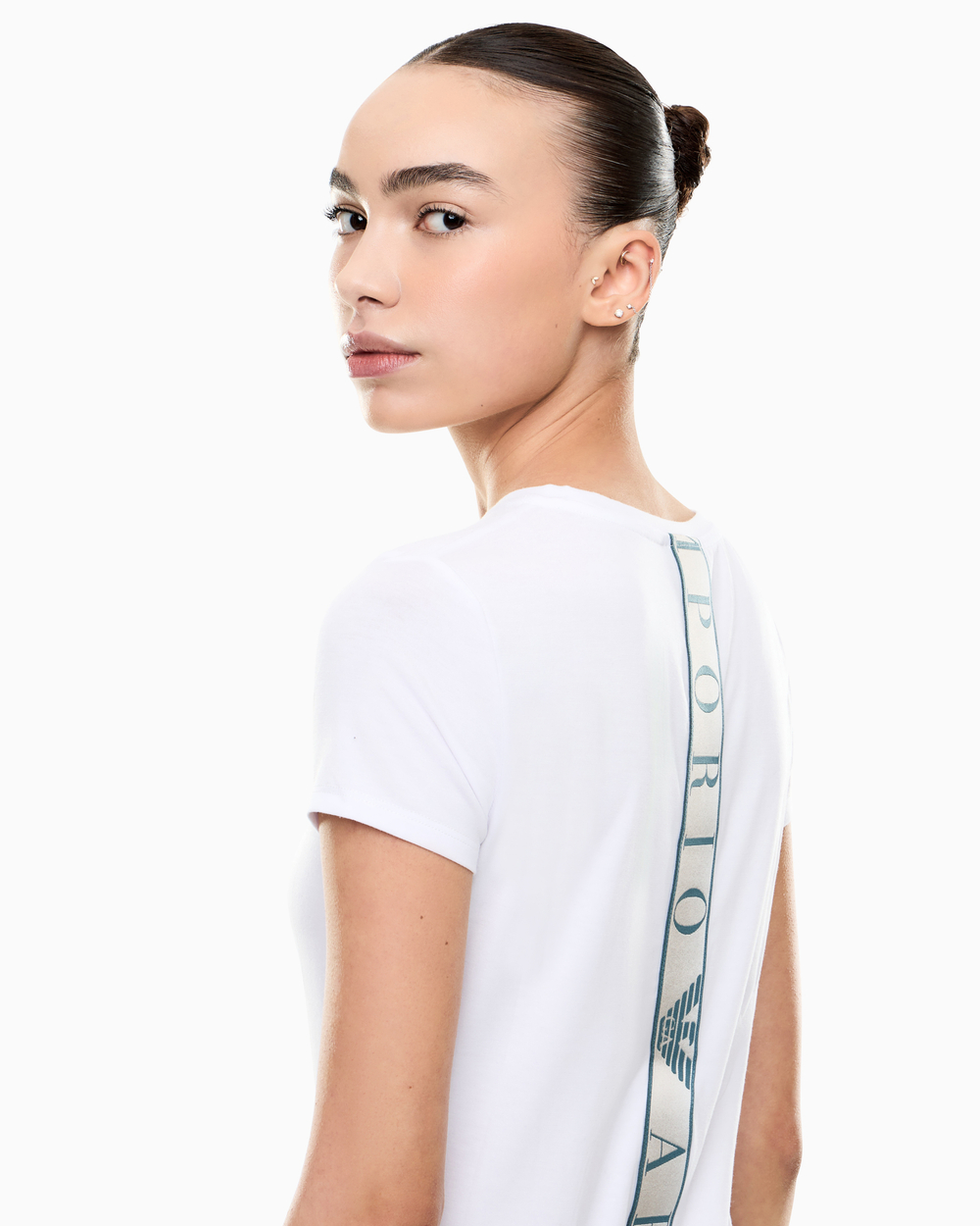 Футболка EA7