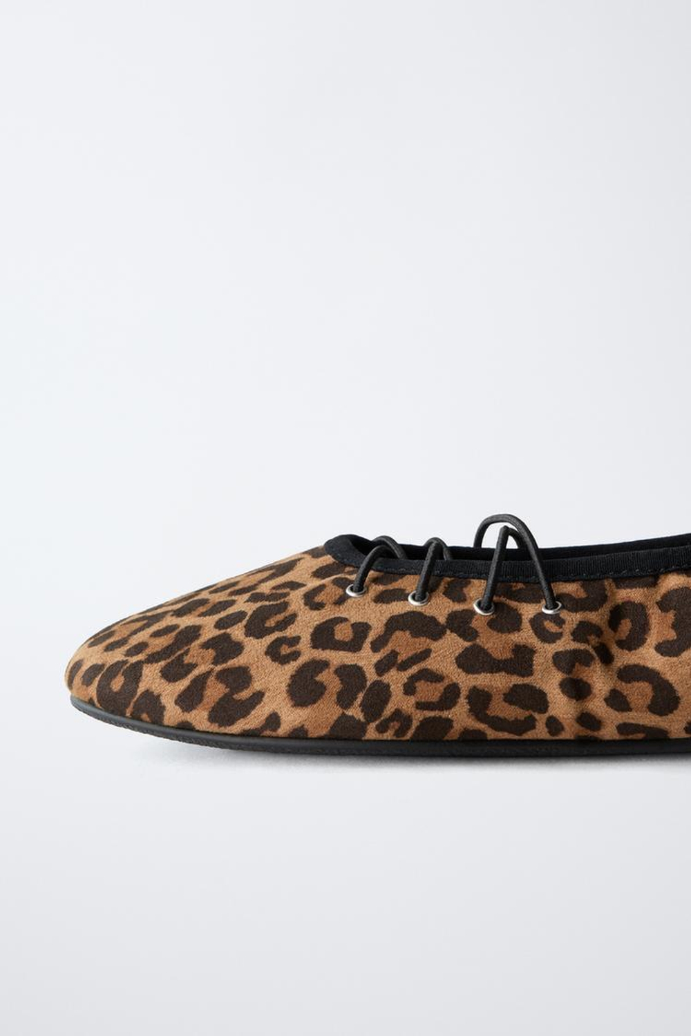 ZARA БАЛЕТКИ С АНИМАЛИСТИЧНЫМ ПРИНТОМ И ЗАВЯЗКАМИ, КОРИЧНЕВЫЙ