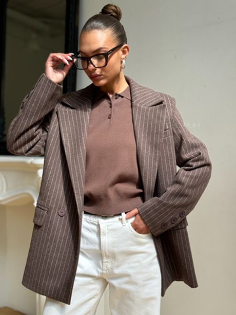 Коричневый двубортный жакет в полоску