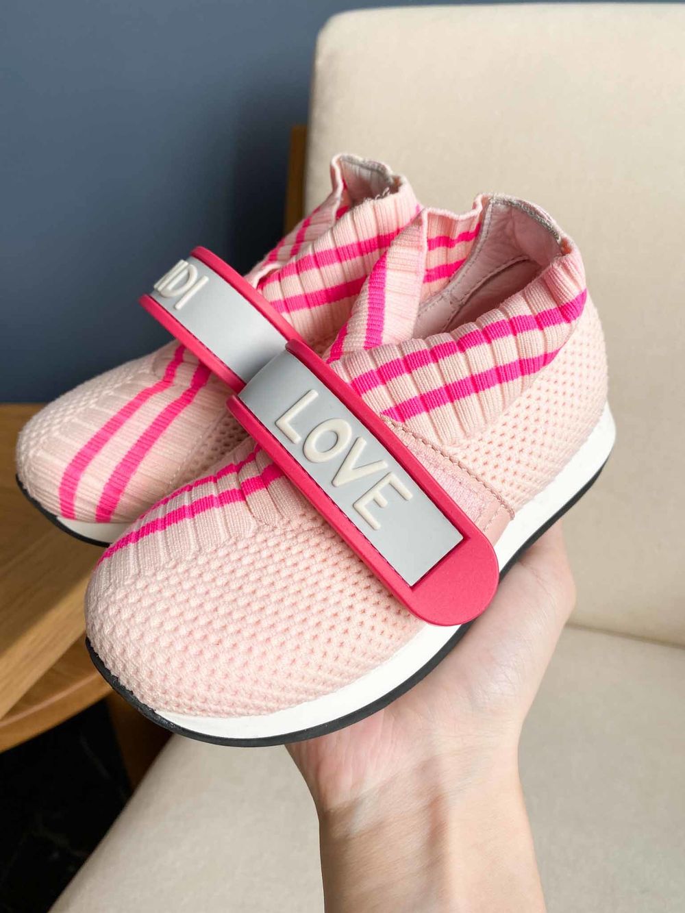 Новые кроссовки Fendi, 23