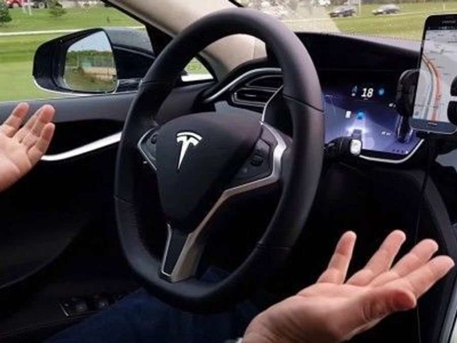 Исследование: автопилот Tesla ведёт себя небезопасно