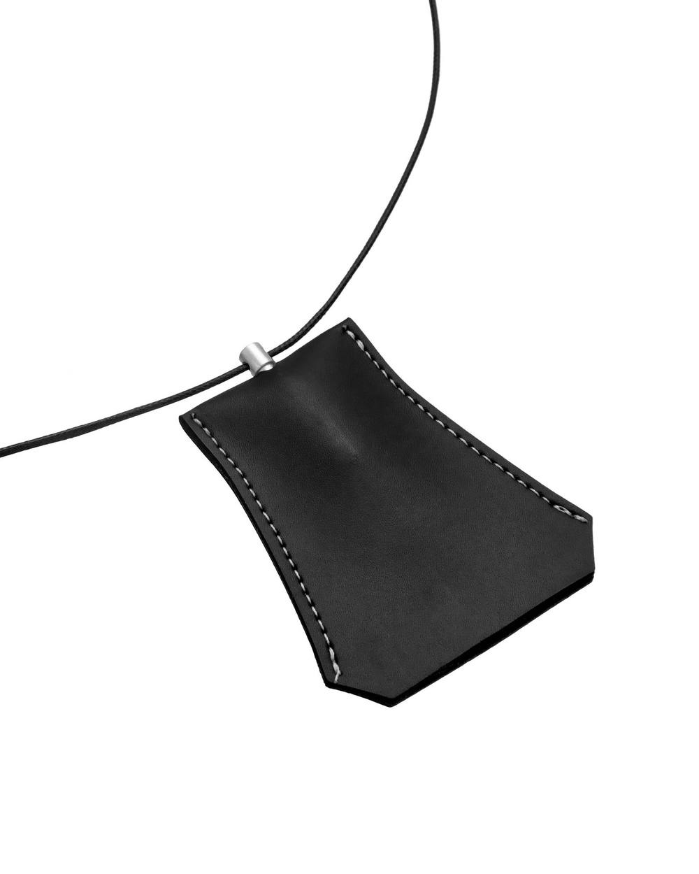 подвеска на шнурке, кожа