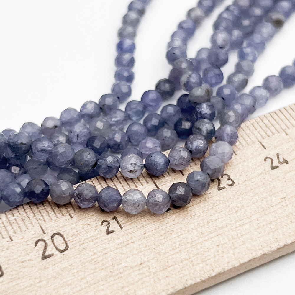 Танзанит граненый бусины, диаметр около 3,7-3,9 мм, цена за отрезок 19 см (1/2 нити)