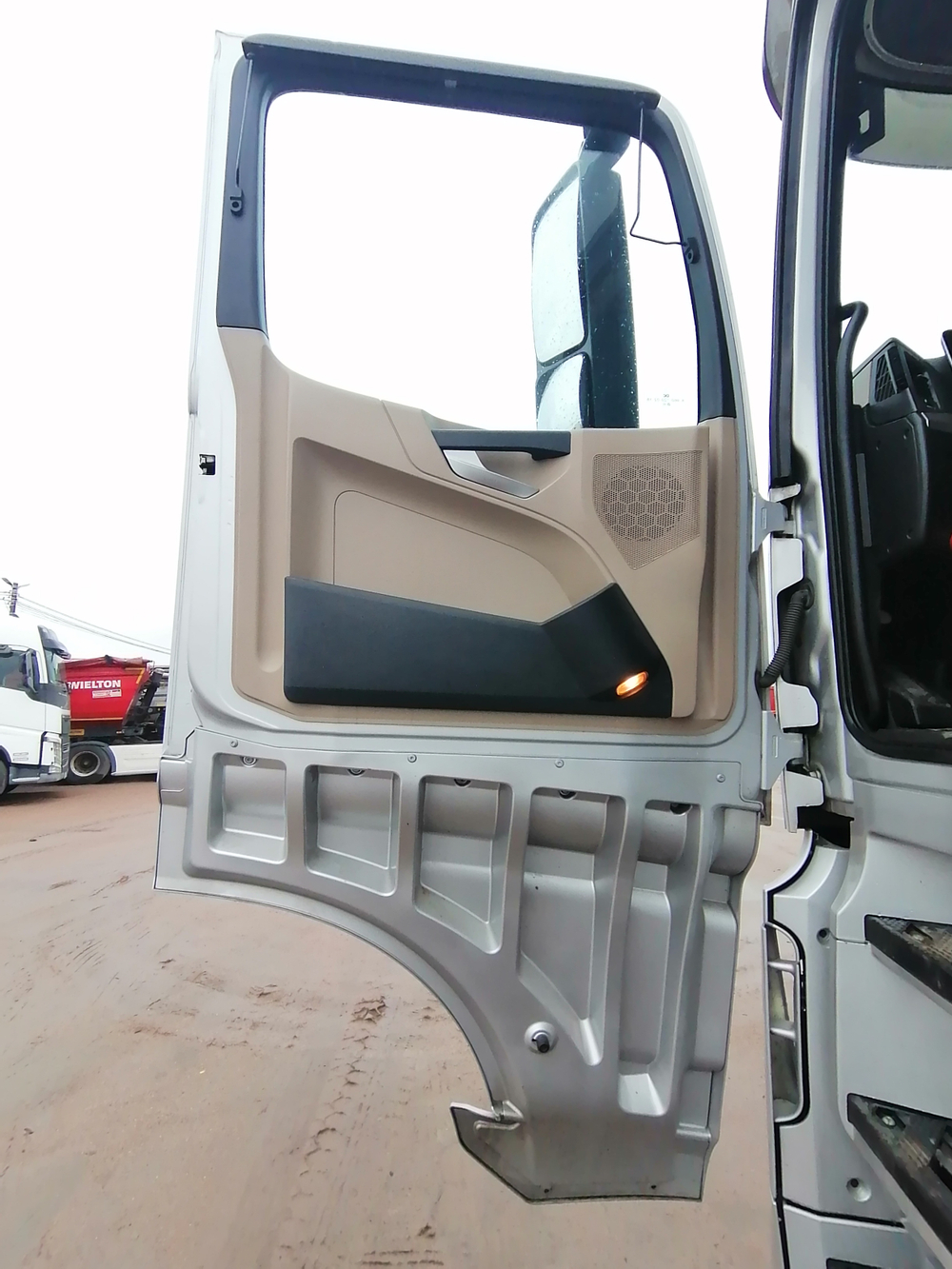 Mercedes-Benz ACTROS 4x2 Седельный тягач 1848 (Дизельный, 12,8 л, 476 л.с., АТ)
