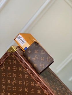 Louis Vuitton Lisa Wallet