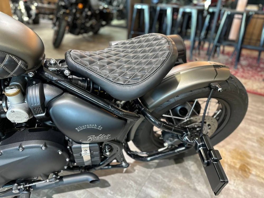 Triumph Bonneville BOBBER BLACK 2019