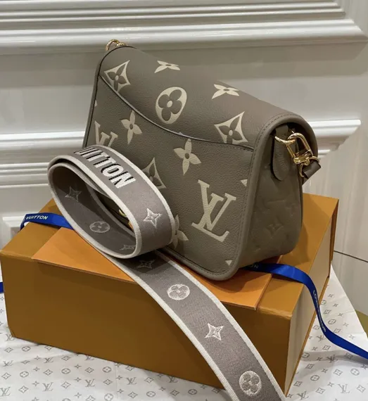 Сумка Louis Vuitton Diane серый