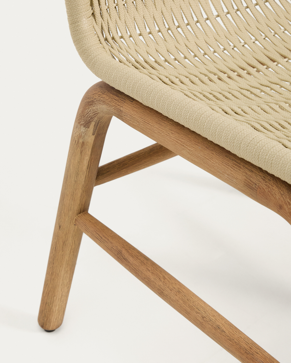 Уличный стул Alipa из массива акации и веревки кремового цвета