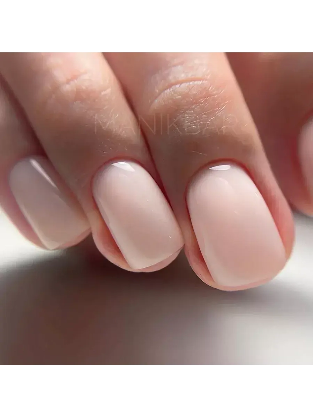 Гель лак Luxio Demure для ногтей 15 мл светло-бежевый