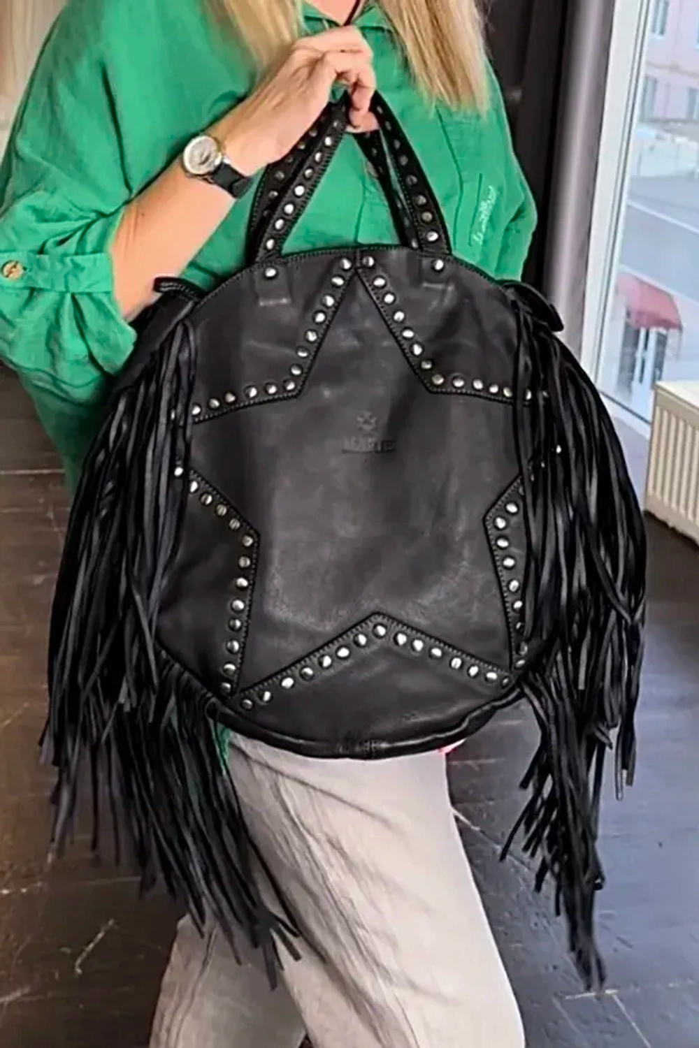 Женская сумка из натуральной вареной кожи с бахромой и заклепками цвет Black