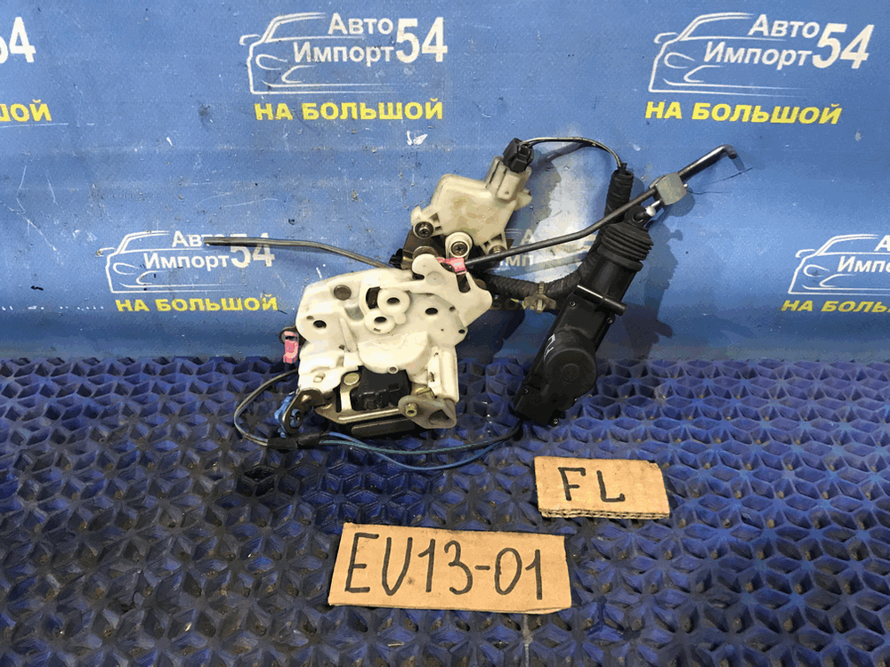 Замок двери передней левой NISSAN BLUEBIRD 1993