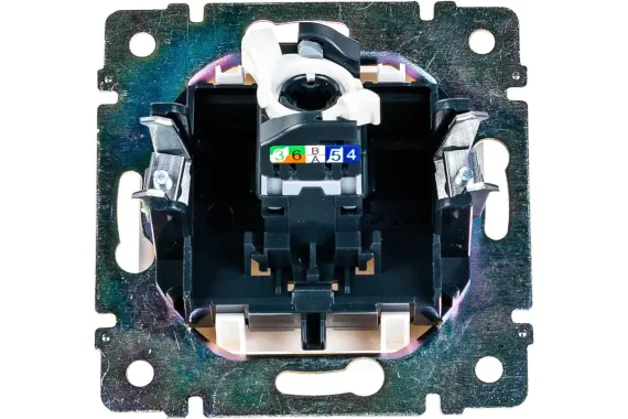 Розетка RJ45 Legrand Valena 5е белый 07512