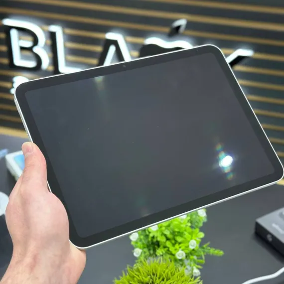 БУ планшет Apple iPad 11 2025 silver 100% (MY37FTG2RR) + клавиатура и коврик