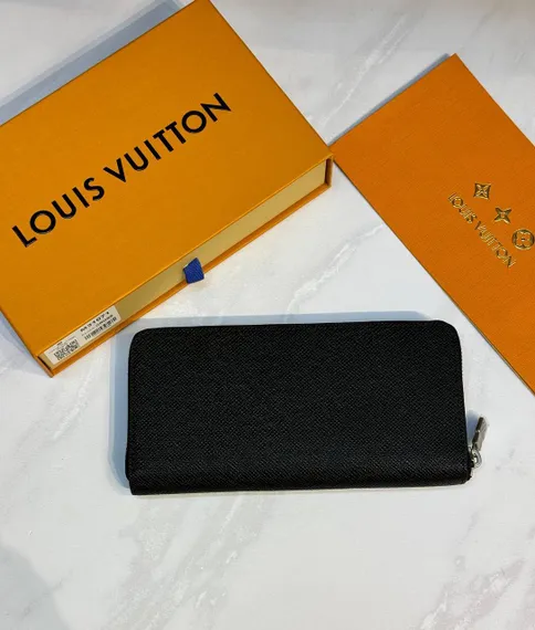 Кошелек Louis Vuitton Zippy Taiga Black