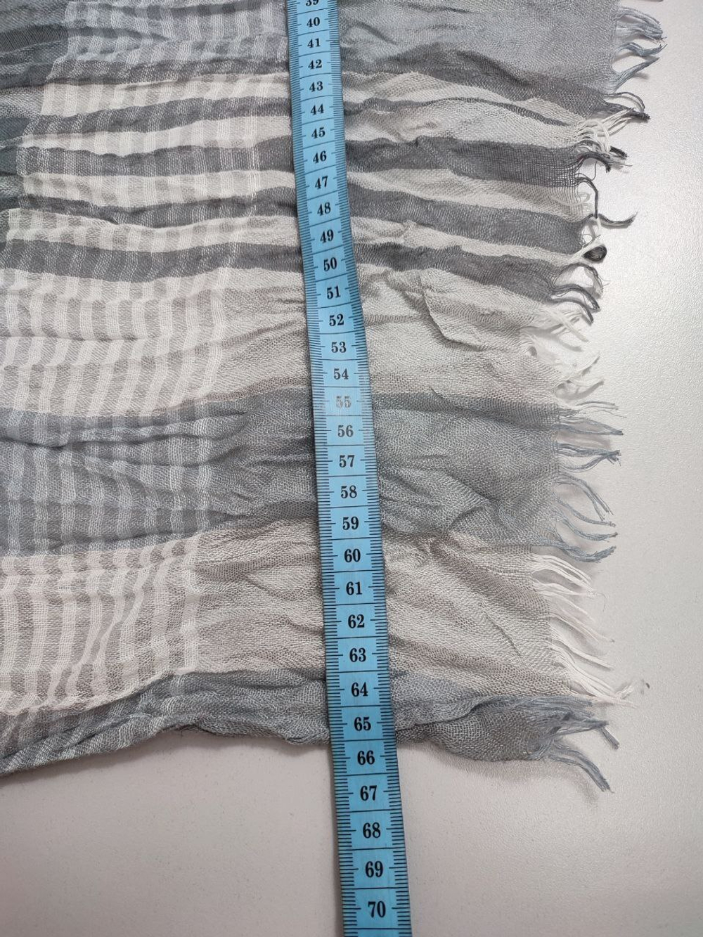 Палантин в сером оттенке красивый