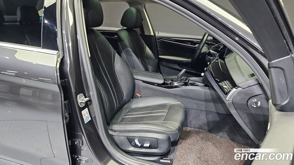 BMW 5 Series (G30) 520i Luxury (04.2020)